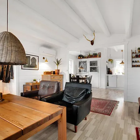 Charming Renovated House In Beautiful And Peaceful Surroundings بيت للعطل